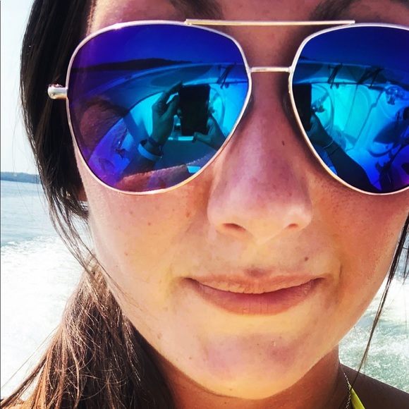 Meet your Posher, Amanda! - Picture 2 of 5